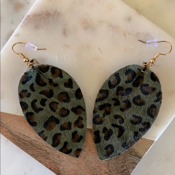 kelzposh Jewelry - Green Leopard Petal Earrings
